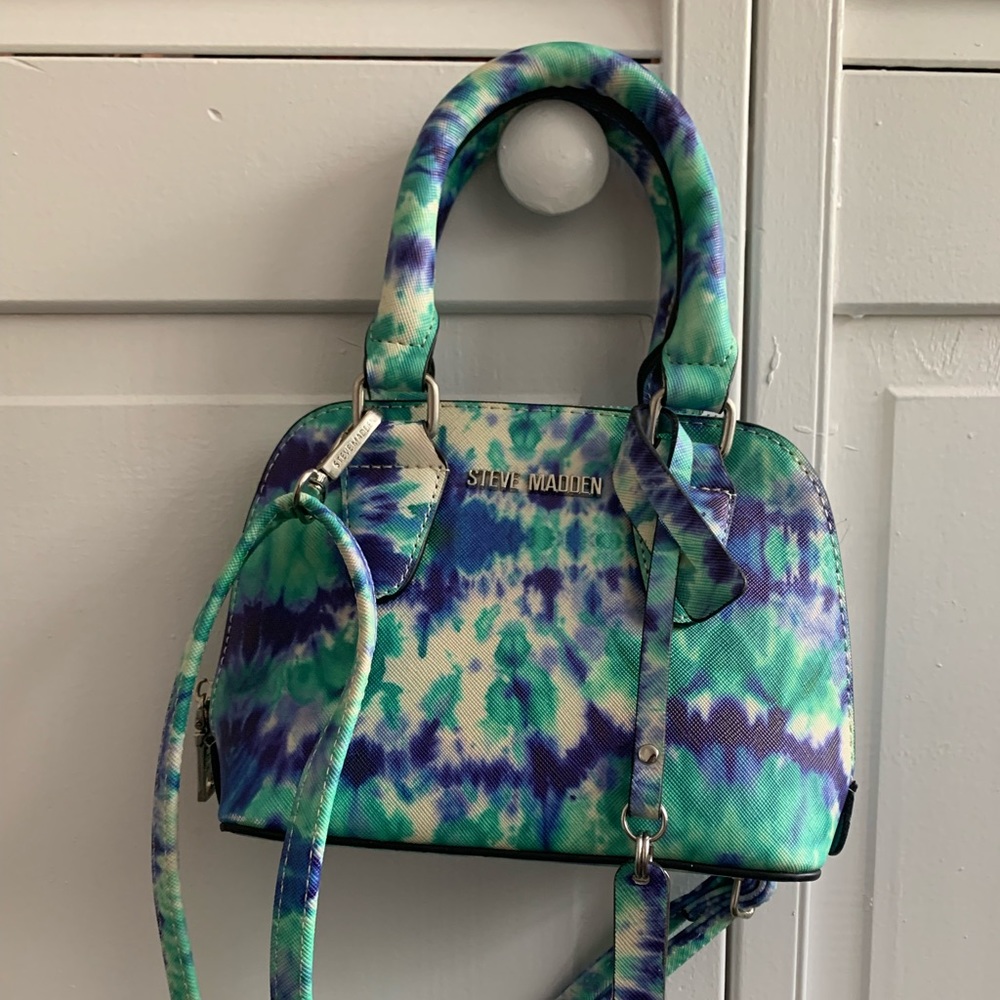 Small Steve Madden tie-dye handbag w/ Adjustable Strap.